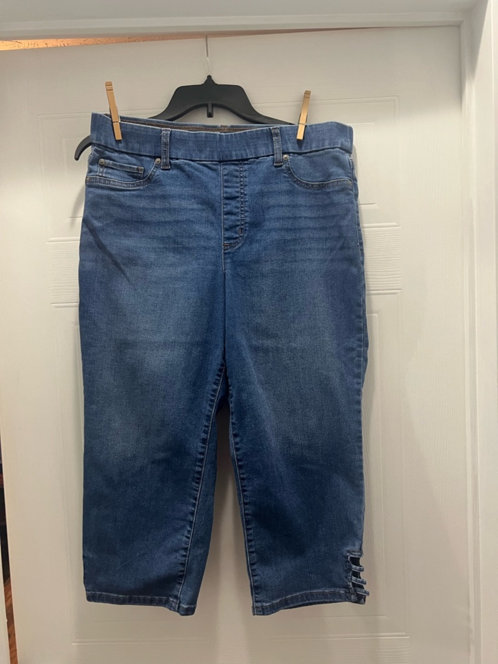 Kim Rogers Pull-on tummy control Blue Cropped Stretch Capri.